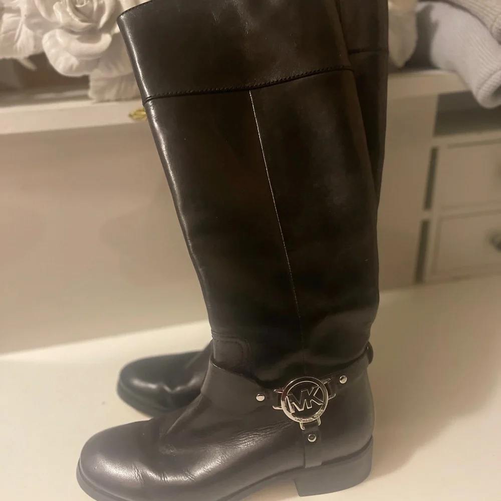 Michael Kors Fulton harness nice boots good condition Buy it before the cold
